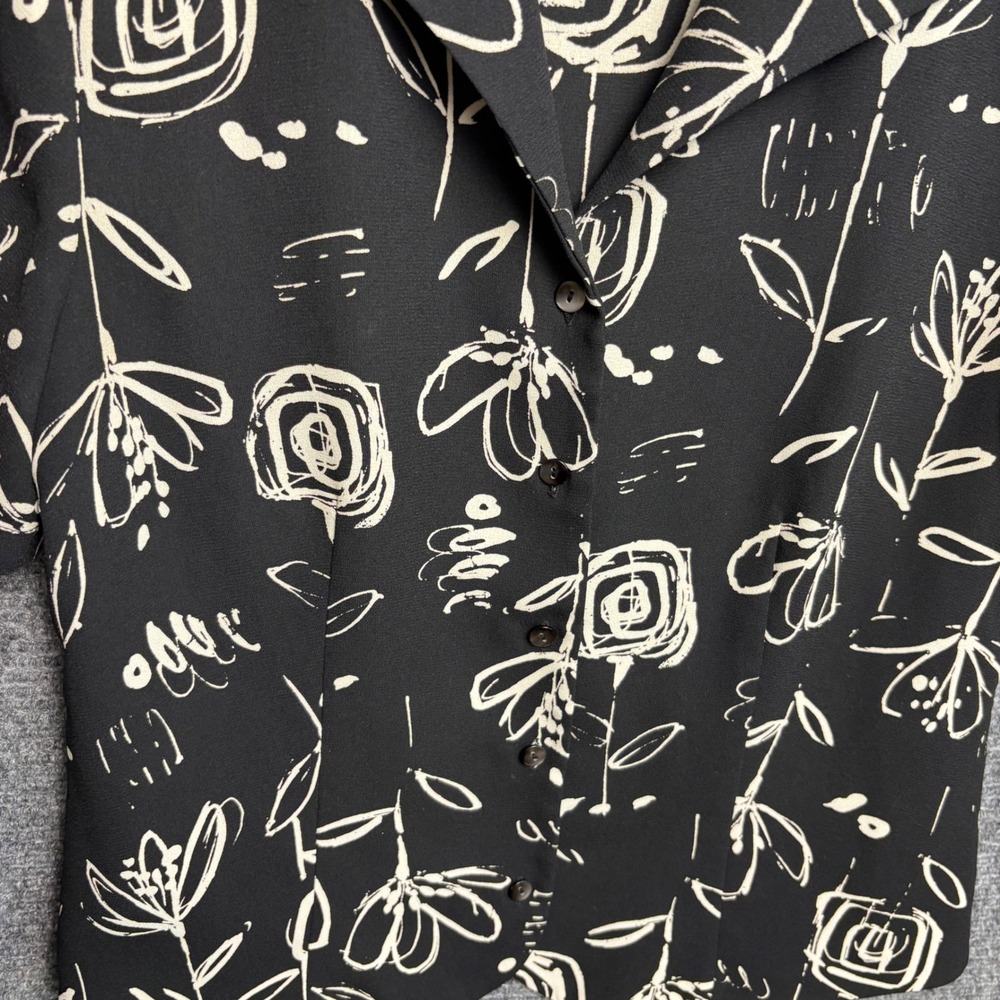 Pendleton Womens Black White Abstract Floral Short Sleeve Button Up Blouse Sz 4 - Picture 3 of 6